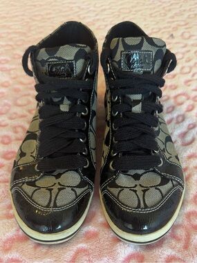 Coach Vintage High Top Shoes Y2K 
Women’s Size: 8B